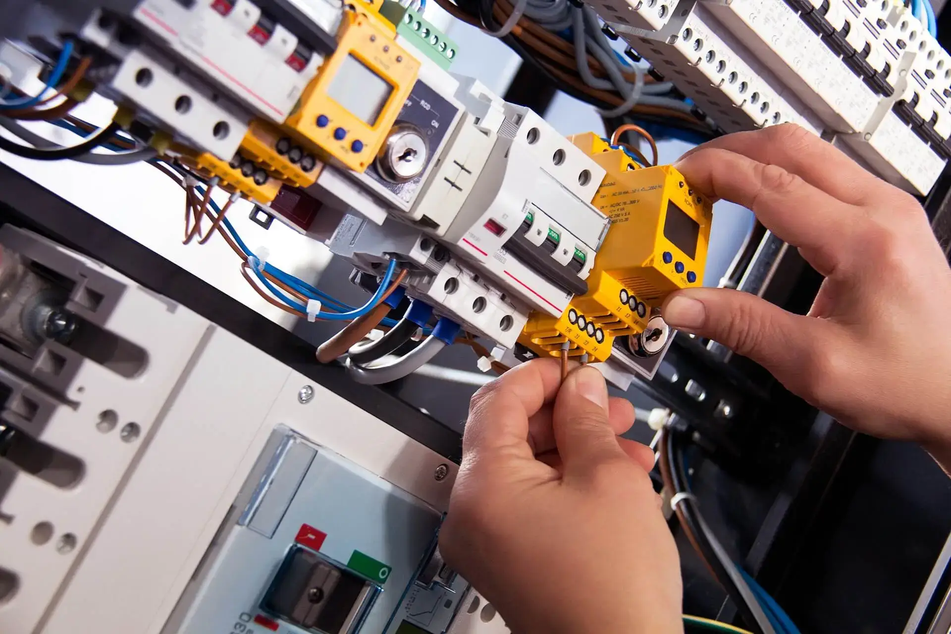 Certified electricians in Earlsfield