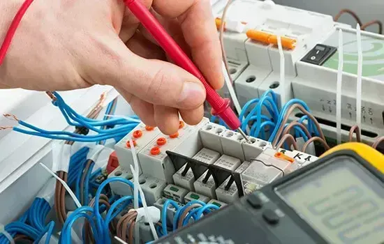 Professional electrician in Earlsfield